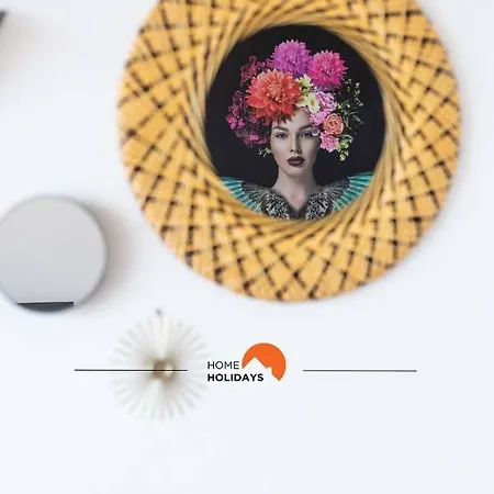 #114 T2 Foxy H By Holidays